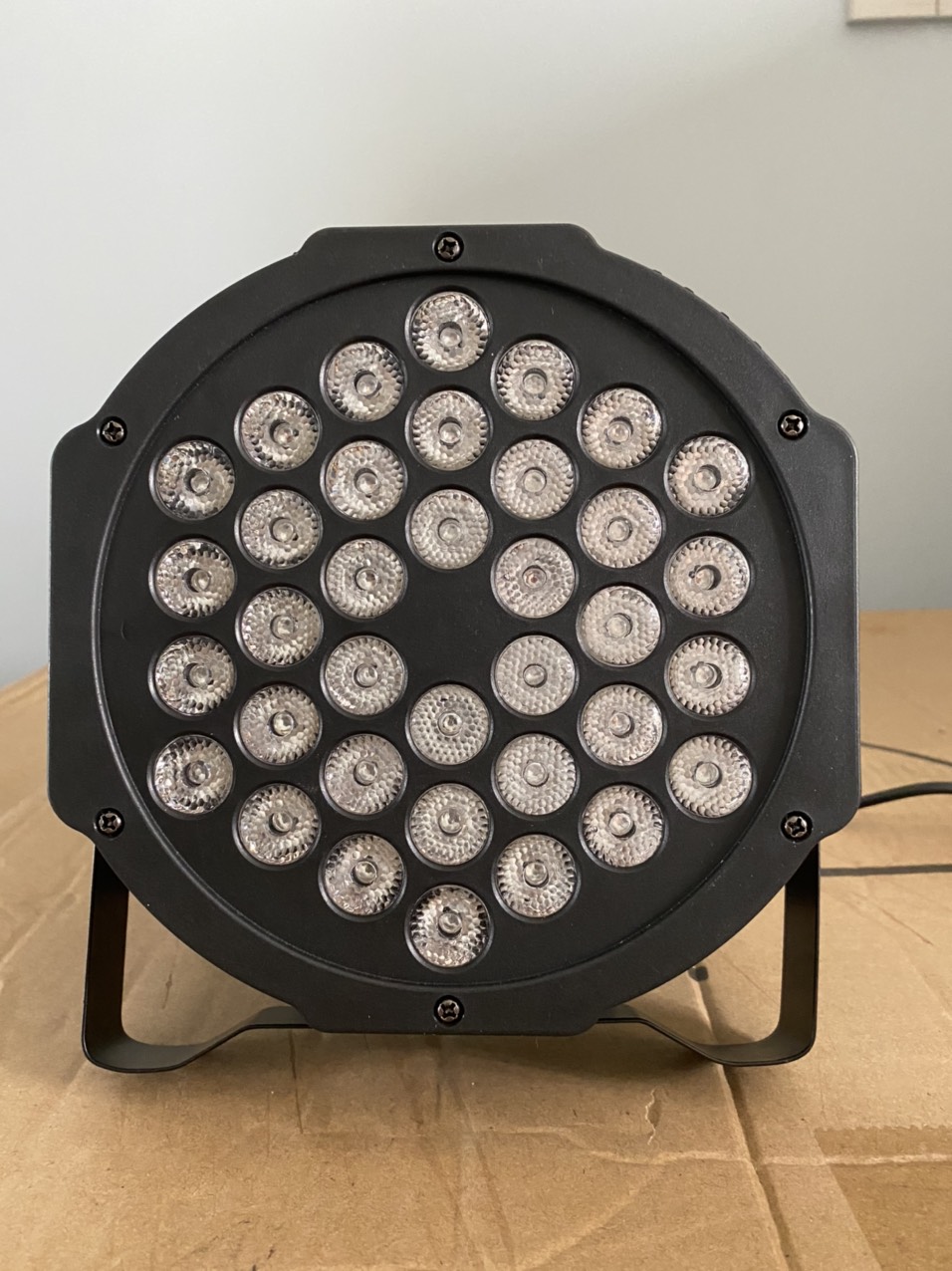 ĐÈN PAR LED LIGHT 36 BÓNG - CHUYÊN DÙNG TRONG SÂN KHẤU MINI