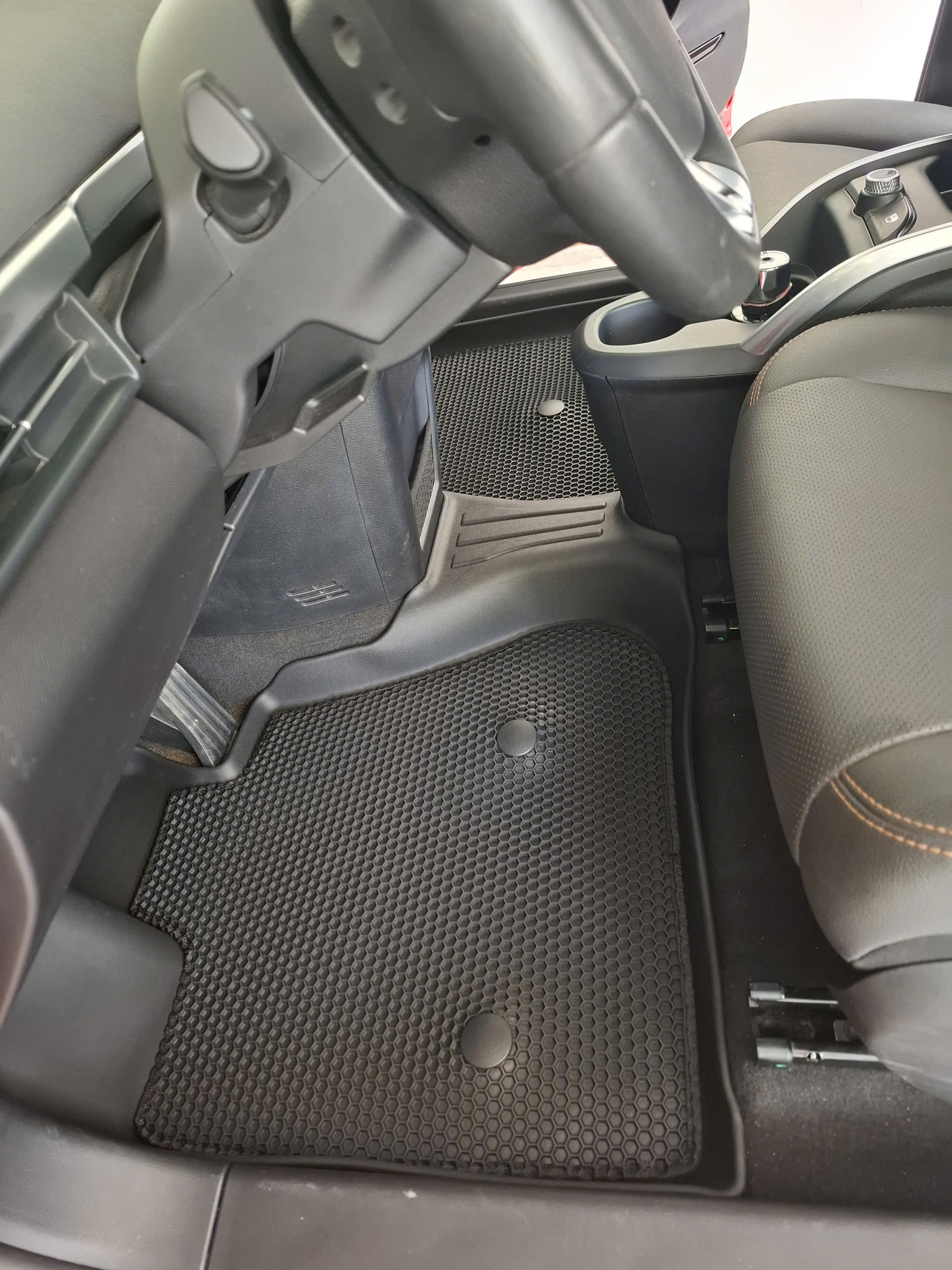 Thảm 2 lớp (sd3) dạng lưới lục giác cho Vinfast VF6 bề mặt cao su siêu sạch nhãn hiệu Macsim