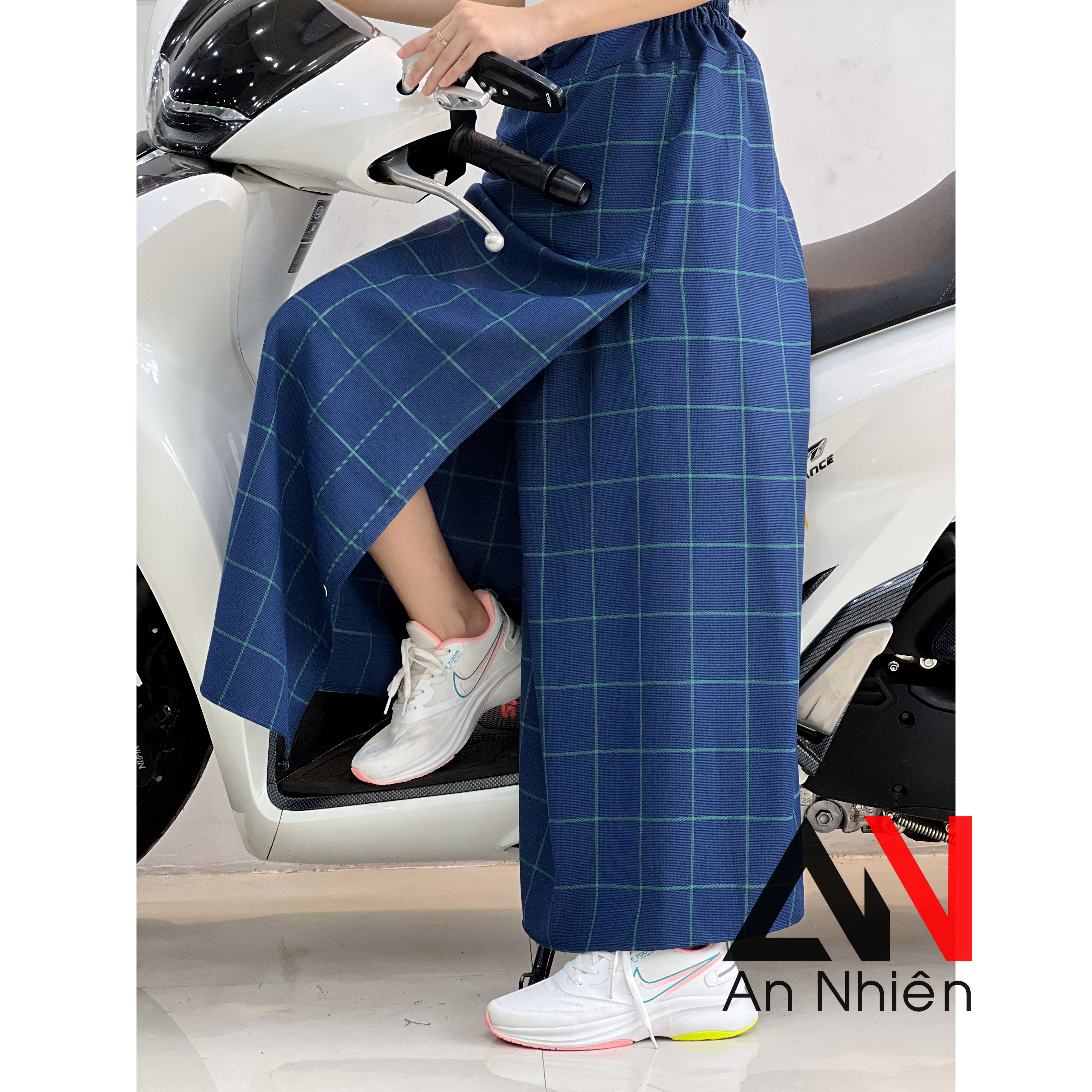 Váy chống nắng xẻ tà cố định bằng miếng dán kết hợp nút bấm chất mềm mại co giãn tốt xòe rộng dài dưới tà váy có nút bấm cố định