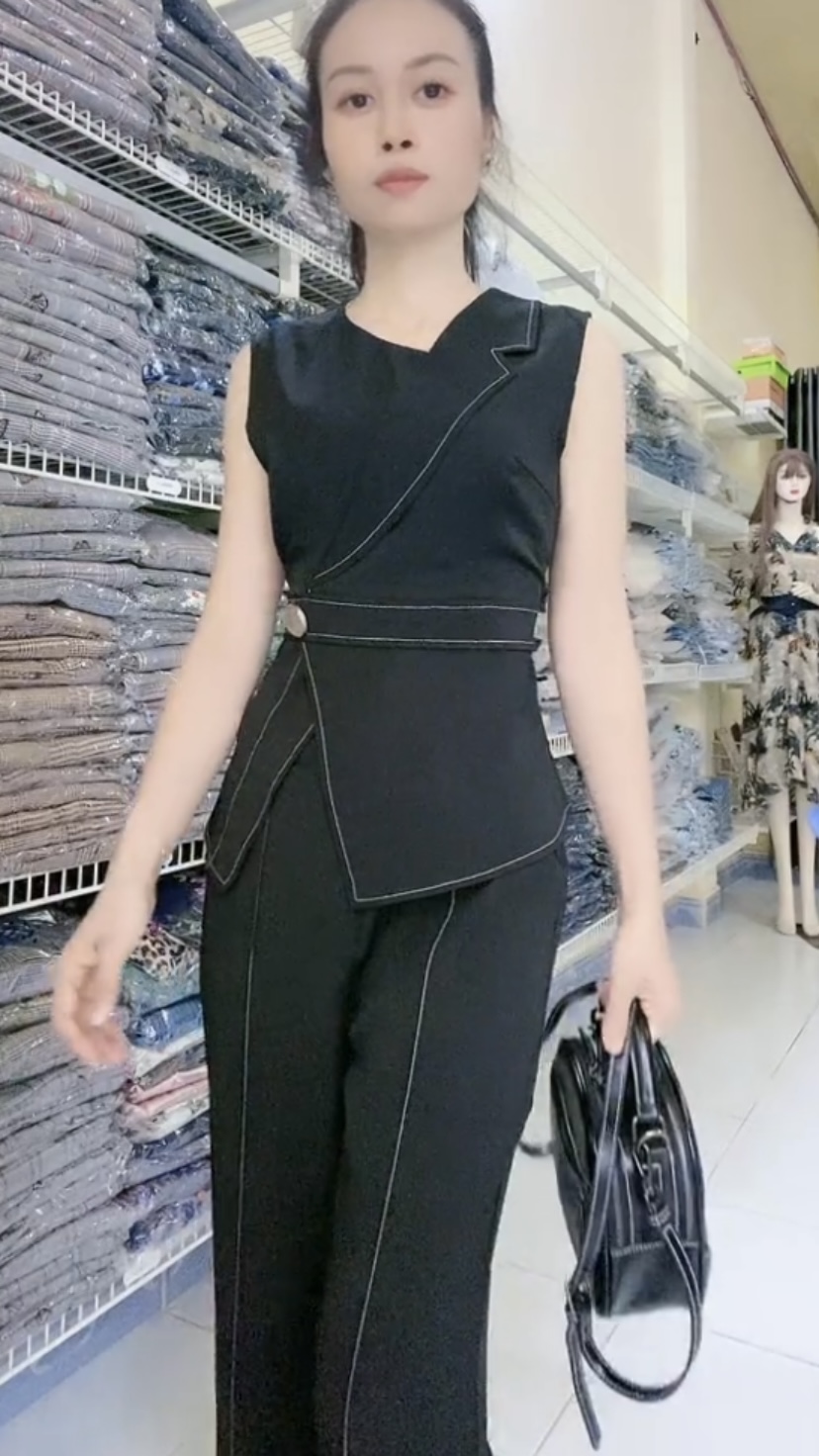 Set 2 món gồm quần và áo cổ nửa vest sang xinh cá tính