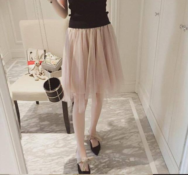 Chân váy tulle xòe tròn dáng nhọn kem - CV051
