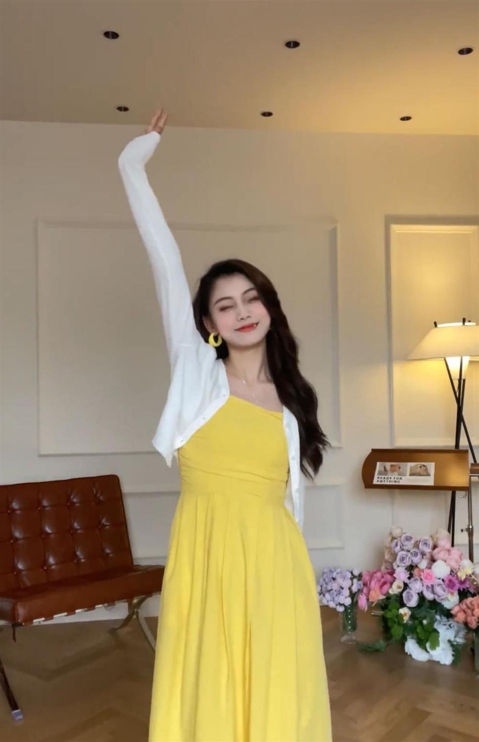 TOBE1SHOP Tea Break French Sling Dress 2023 Mùa hè bờ biển nghỉ mát thắt lưng có vẻ gầy màu vàng một chữ đầm dài