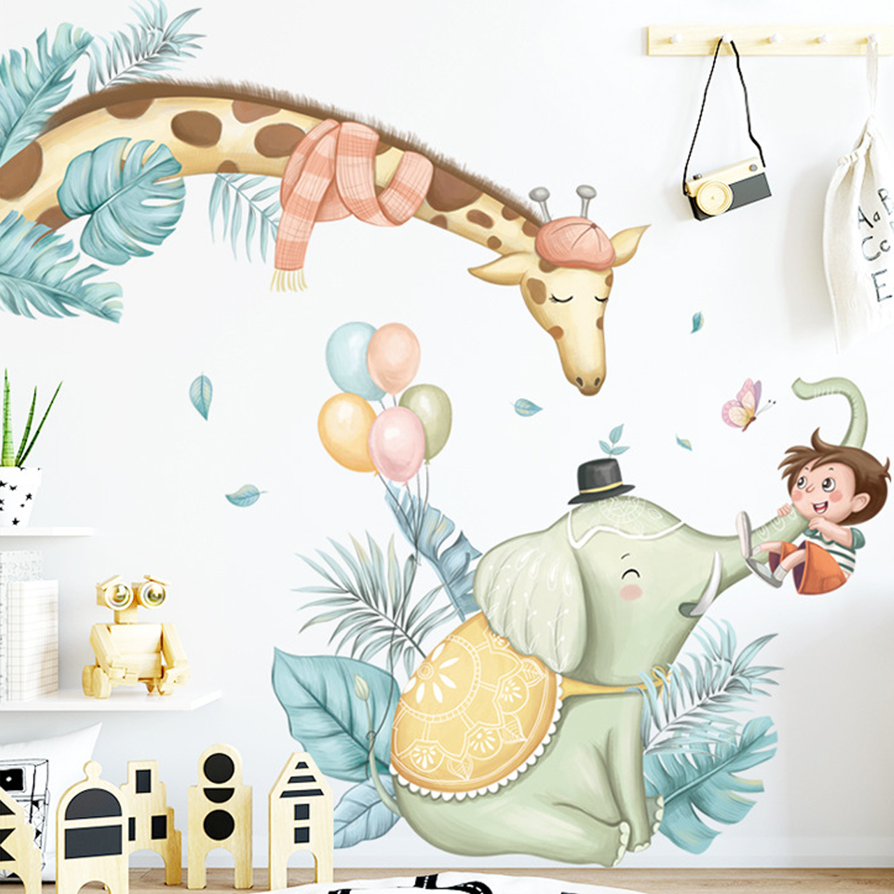 Decal dán tường trang trí phòng ngủ, lớp mầm non- Bé và bầy thú vui nhộn