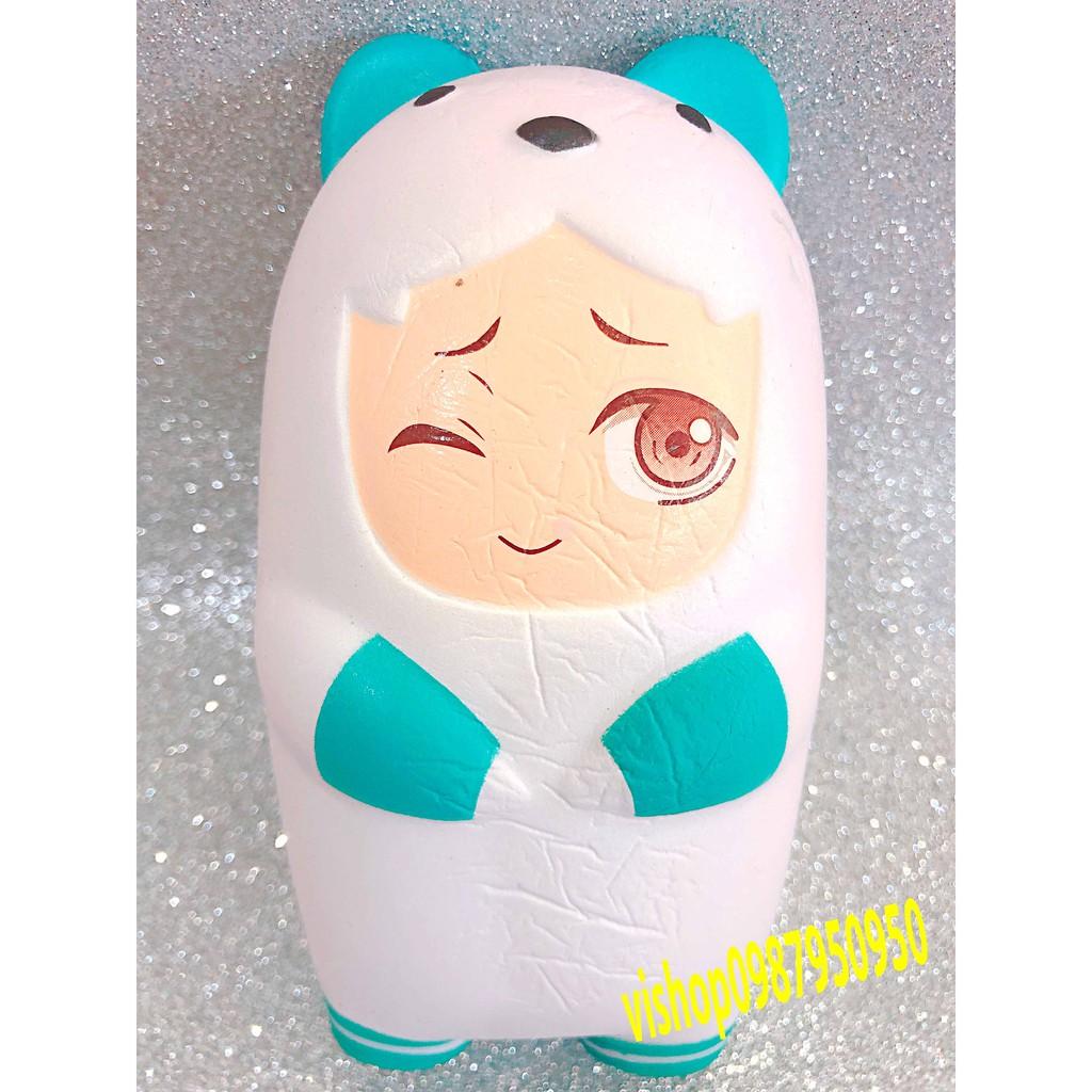SQUISHY CẬU BÉ TRẮNG NHÁY MẮT ĐÁNG YÊU MẶC ÁO KHOÁC GẤU SIÊU DỄ THƯƠNG BÁN LỖ-SQUISHY GIÁ RẺ