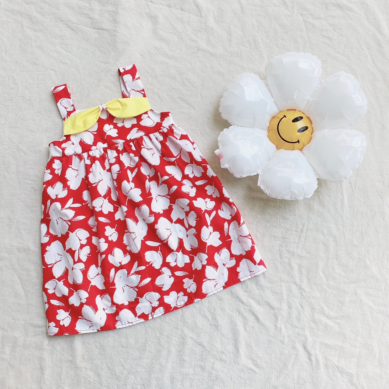 Đầm bé gái búp bê hai dây hoa đỏ và sóc nâu