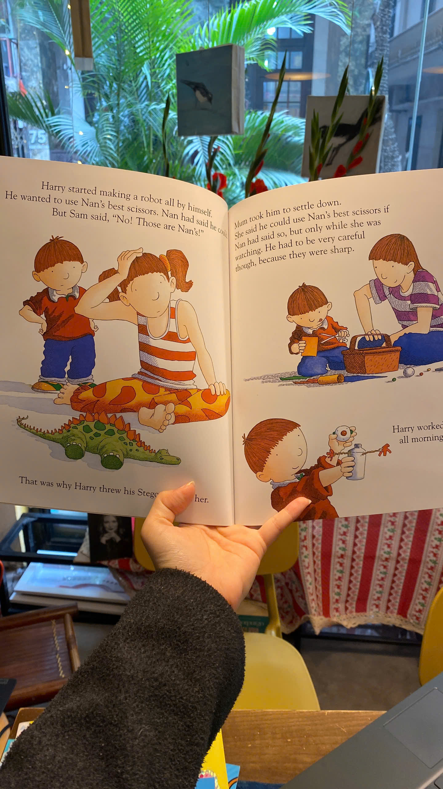 Sách - Harry and the Robots by Adrian Reynolds | Children's English Picture Book