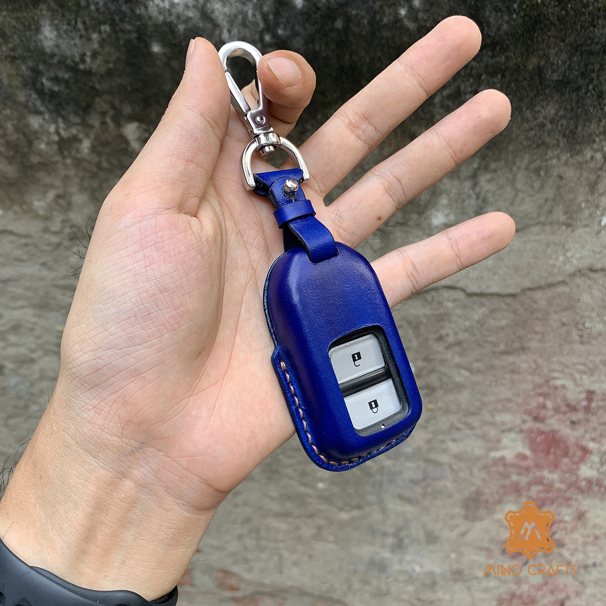 BAO DA DÁNG ĐỨNG CLASSIC DÀNH CHO CHÌA XE HONDA CR-V, BAO DA BÒ NGUYÊN TẤM ĐƯỢC LÀM THỦ CÔNG TỈ MỈ TỪNG CHI TIẾT