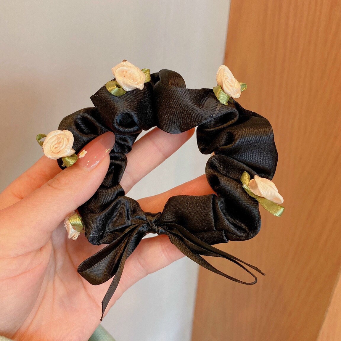 Cột tóc vải Scrunchies họa tiết Hoa Hồng dễ thương