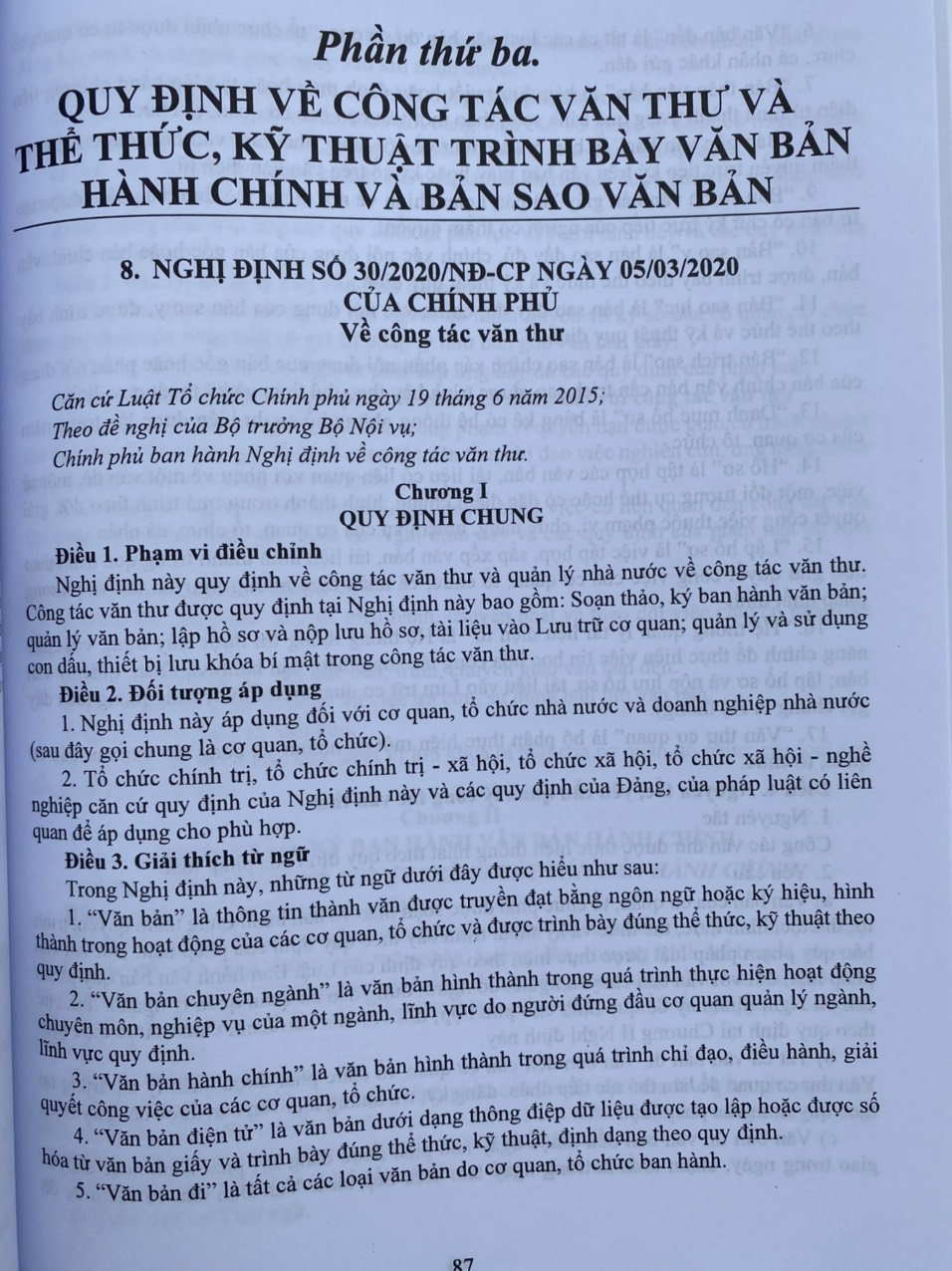 Cẩm nang nghiệp vụ công tác thư viện và văn thu lưu trữ hướng dẫn quy tắc trình bày thể thức kỹ thuật soạn thảo văn bản hành chính và mẫu hợp đồng thường dùng