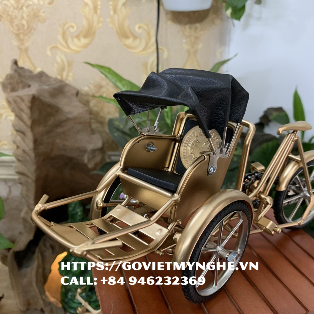 Mô hình xe xích lô sắt trang trí quà tặng đối tác quà biếu khách hàng mang đậm bản sắc - Dài 25cm - Màu nhũ đồng