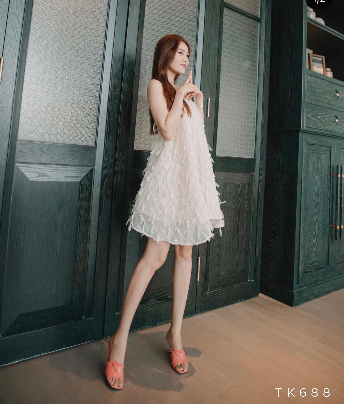 Đầm NDLN hở lưng cổ yếm chất lông vũ siêu sexy