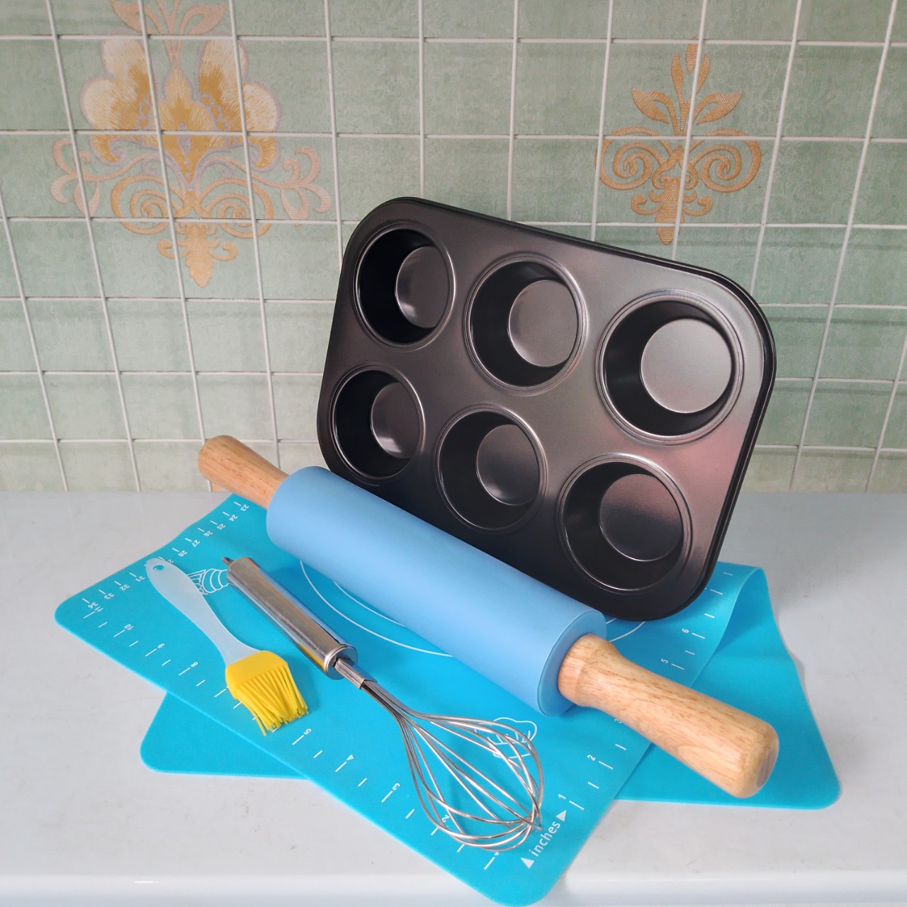Combo 5 dụng cụ làm bánh: thảm cán bột silicon 30x40cm, chày silicon 38cm, phơi trứng, khuôn cupcake 6 ô - Tặng chổi phết dầu