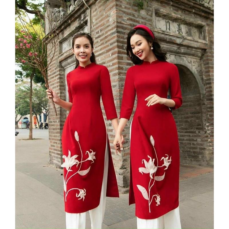 Áo dài đỏ xinh