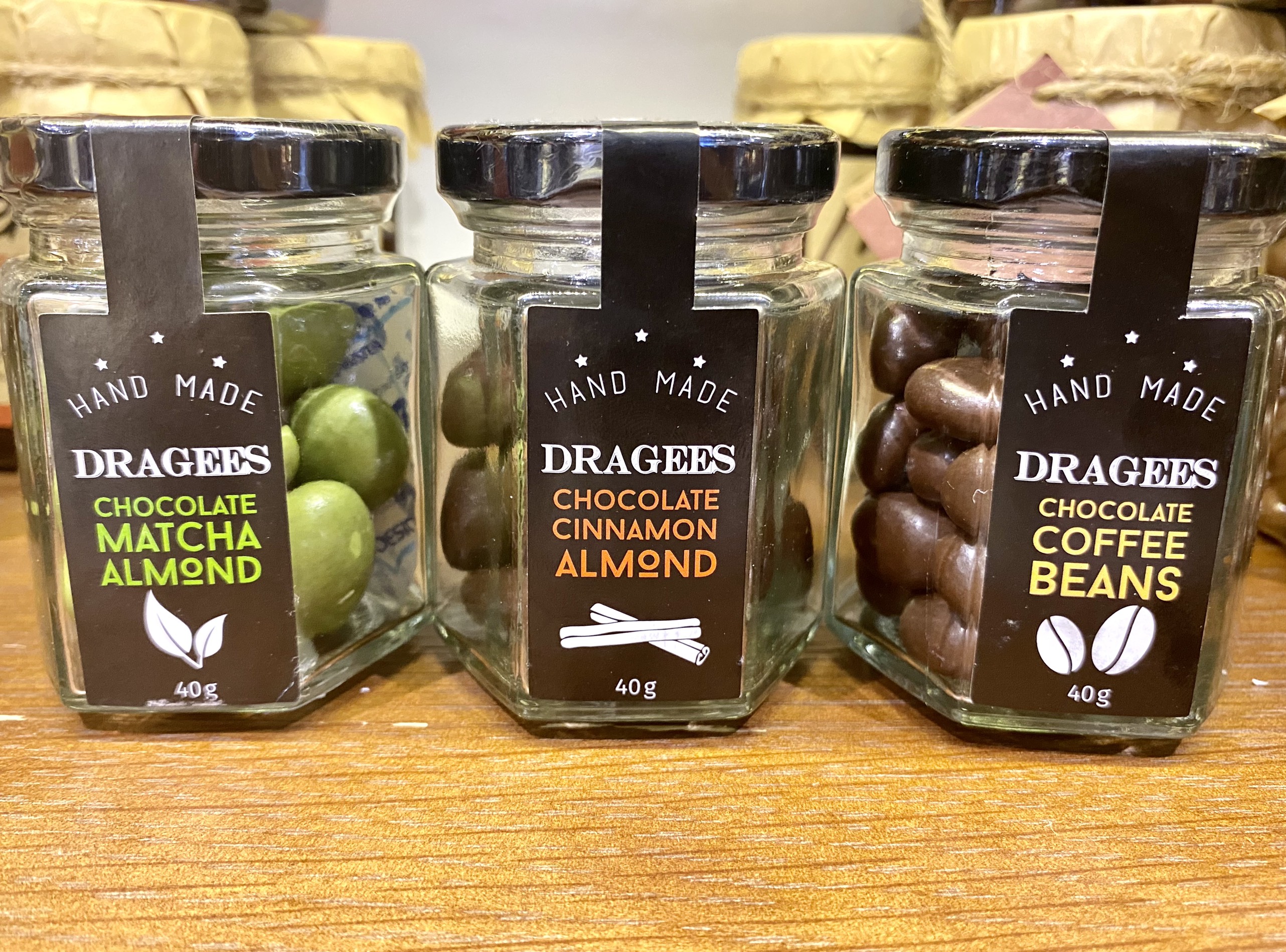 Dragees Socola sữa bọc hạt cà phê hũ 40g - Socola Legendary Chocolatier