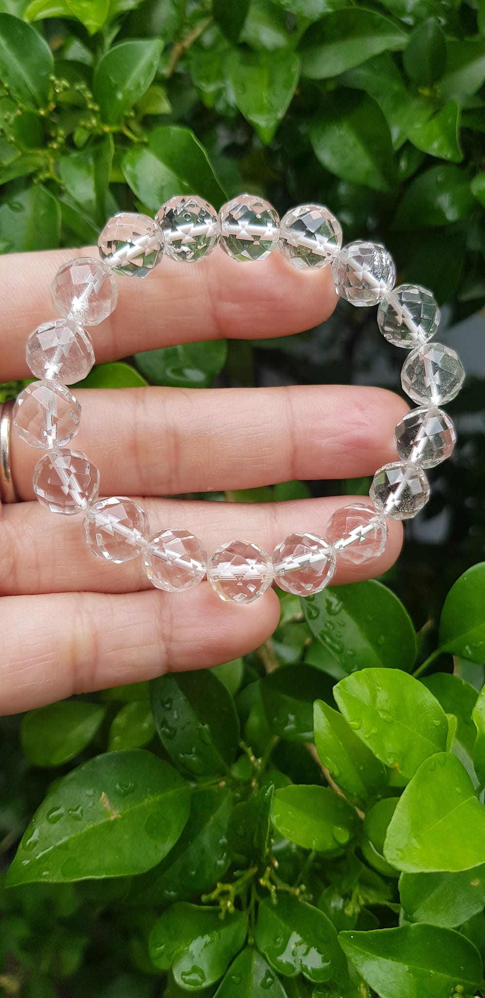 Vòng tay phong thủy nữ đá thạch anh trắng giác tự nhiên Size vòng 10mm Chất liệu đá thạch anh màu trắng tinh khôi giác đẹp ạ