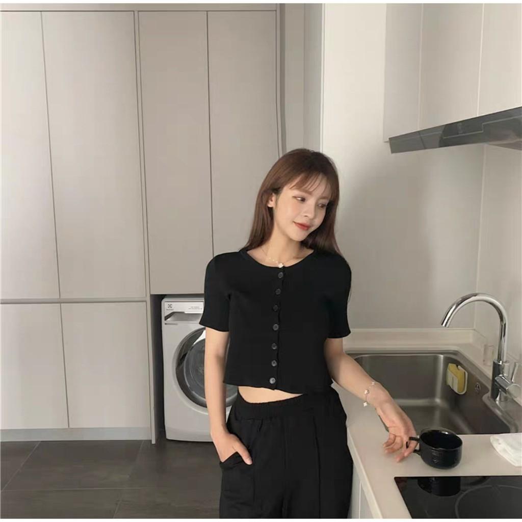 Áo Croptop Cổ Tim UMI Tay Ngắn Phối Nút Ulzzang (3 Màu) - D11