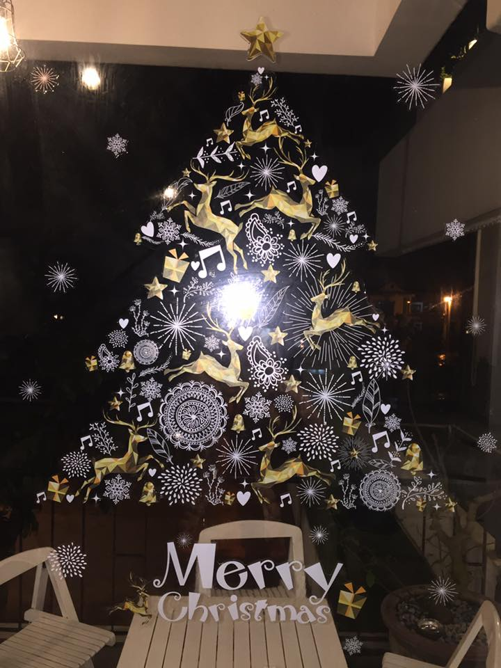 Decal trang trí Noel - Cây Thông Trắng Tuần Lộc Vàng GS010