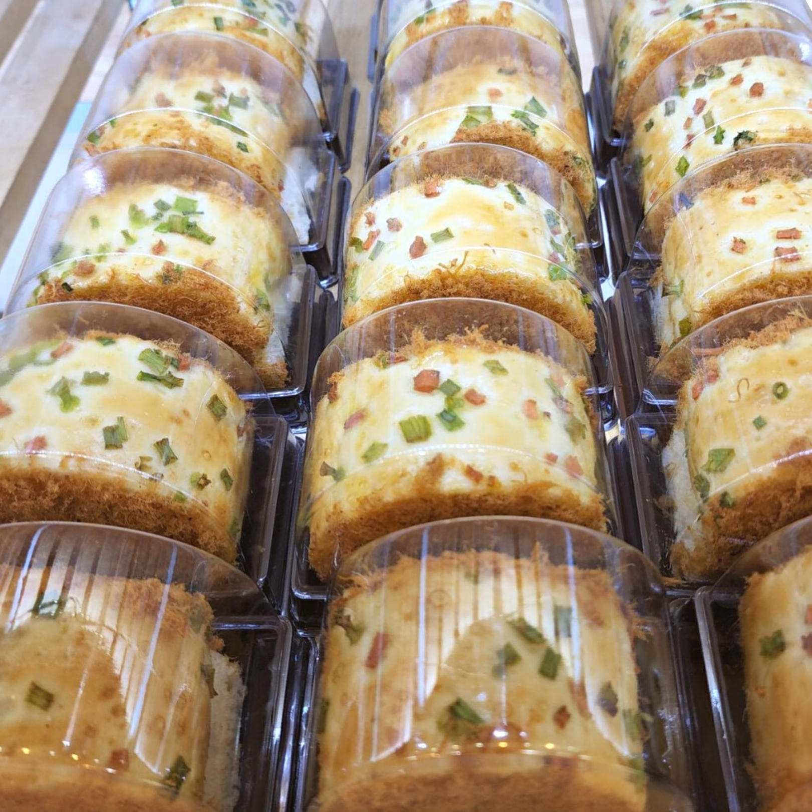 100 Hộp B30 Đựng Bánh Bông Lan Cuộn Lát Lớn