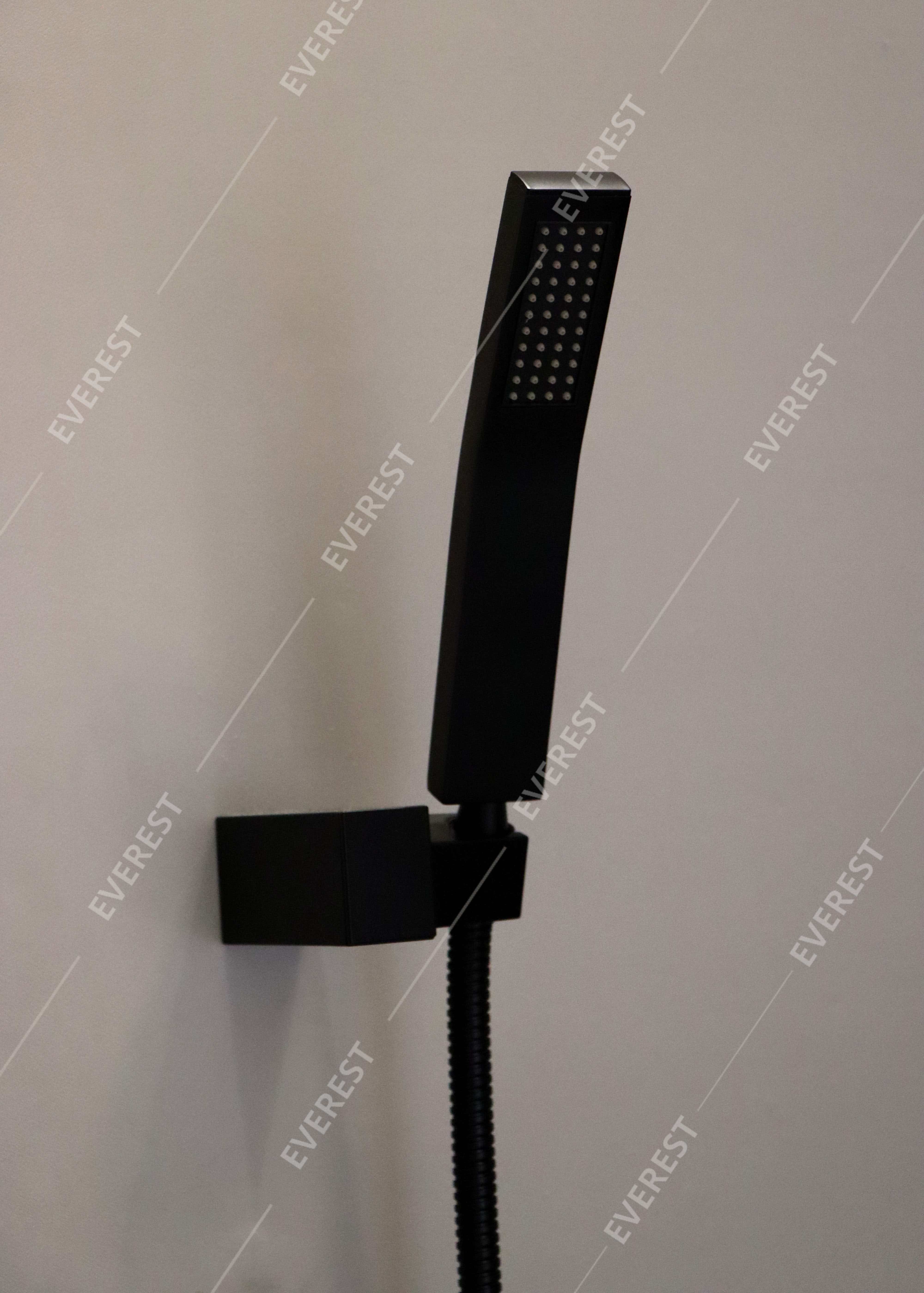 Sen tắm âm tường đen EVEREST EV-VĐ08
