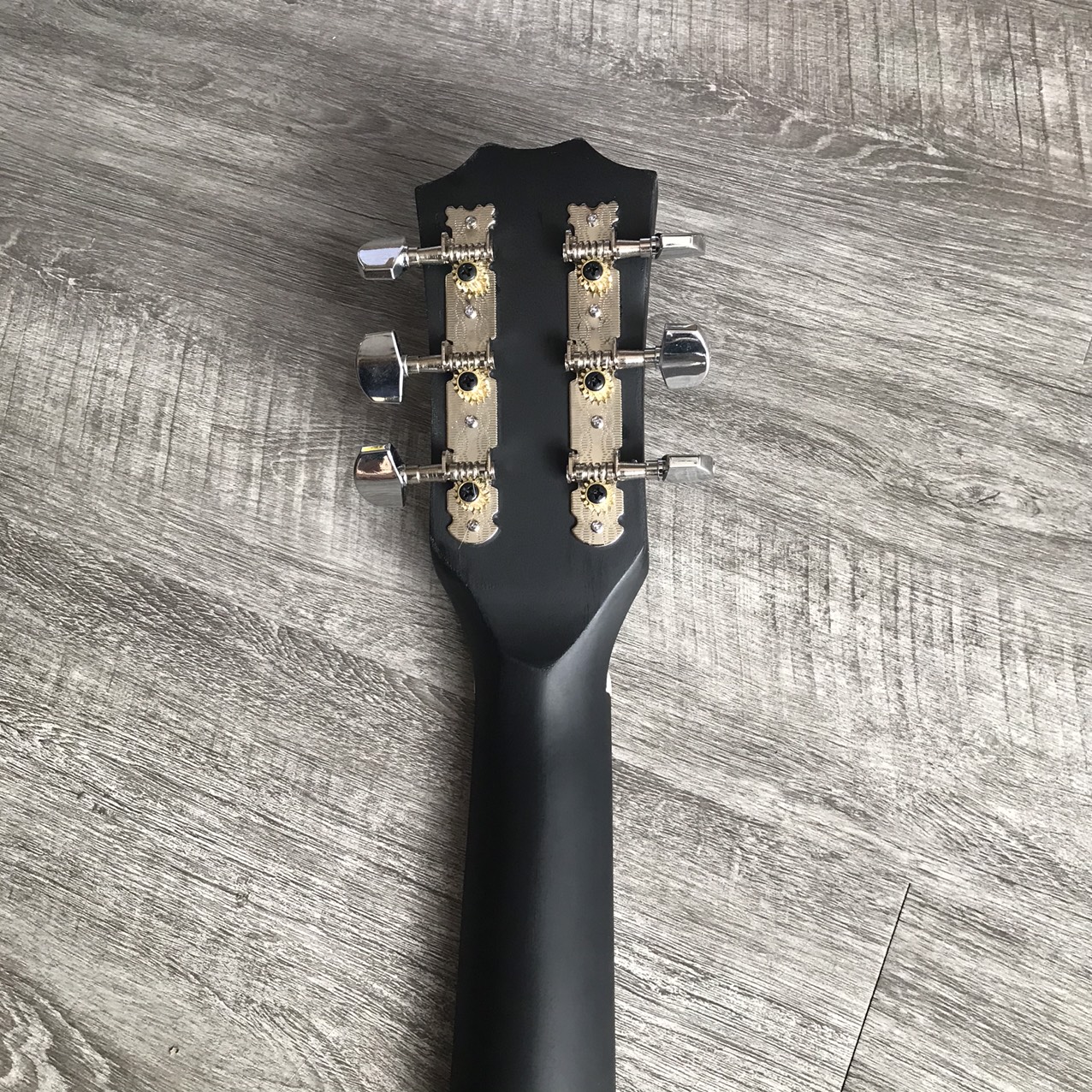 Guitar acoustic tập chơi SV001, Có ty và mặt gỗ thông nguyên tấm - Tặng 6 phụ kiện