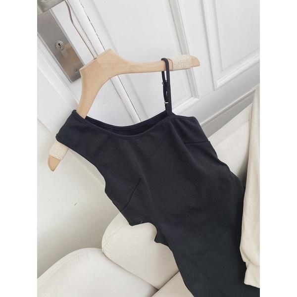 Set đầm body đen lệch dây vai kèm áo khoác nude
