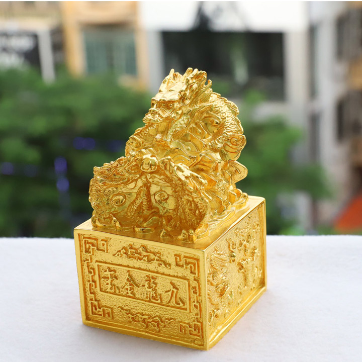 Biểu tượng Ấn Rồng mạ vàng