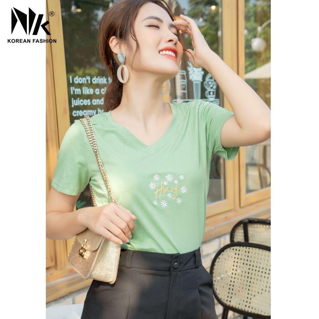 Áo Phông Nữ Cộc Tay NK FASHION Cổ Tim Thêu Hoa Cúc Honey, Chất Liệu Nhập Hàn Mềm Mịn, Thấm Hút Mồ Hôi NKAT2104001