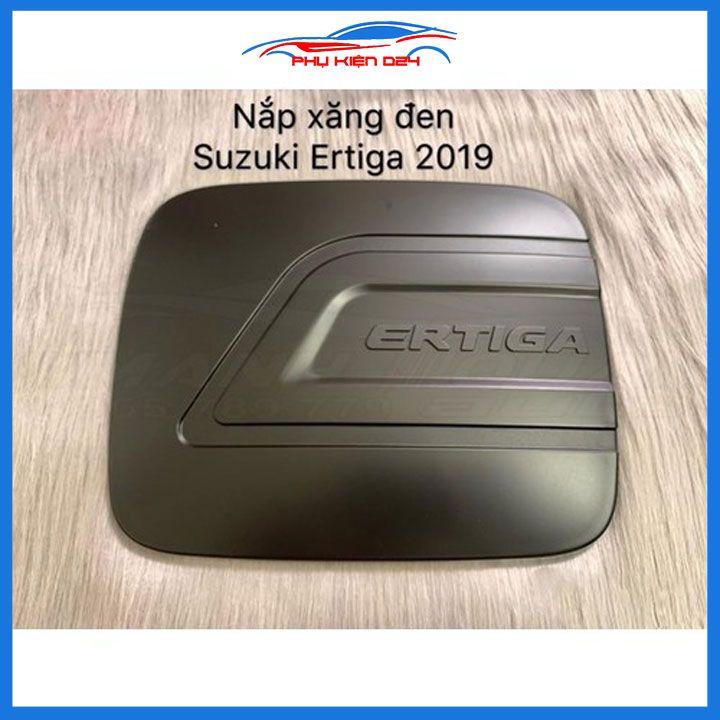 Ốp nắp bình xăng Ertiga nhựa đen chống trầy trang trí ô tô