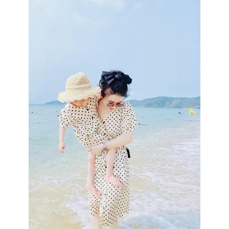 Đầm chấm bi be cổ V cho mẹ và bé siêu iu