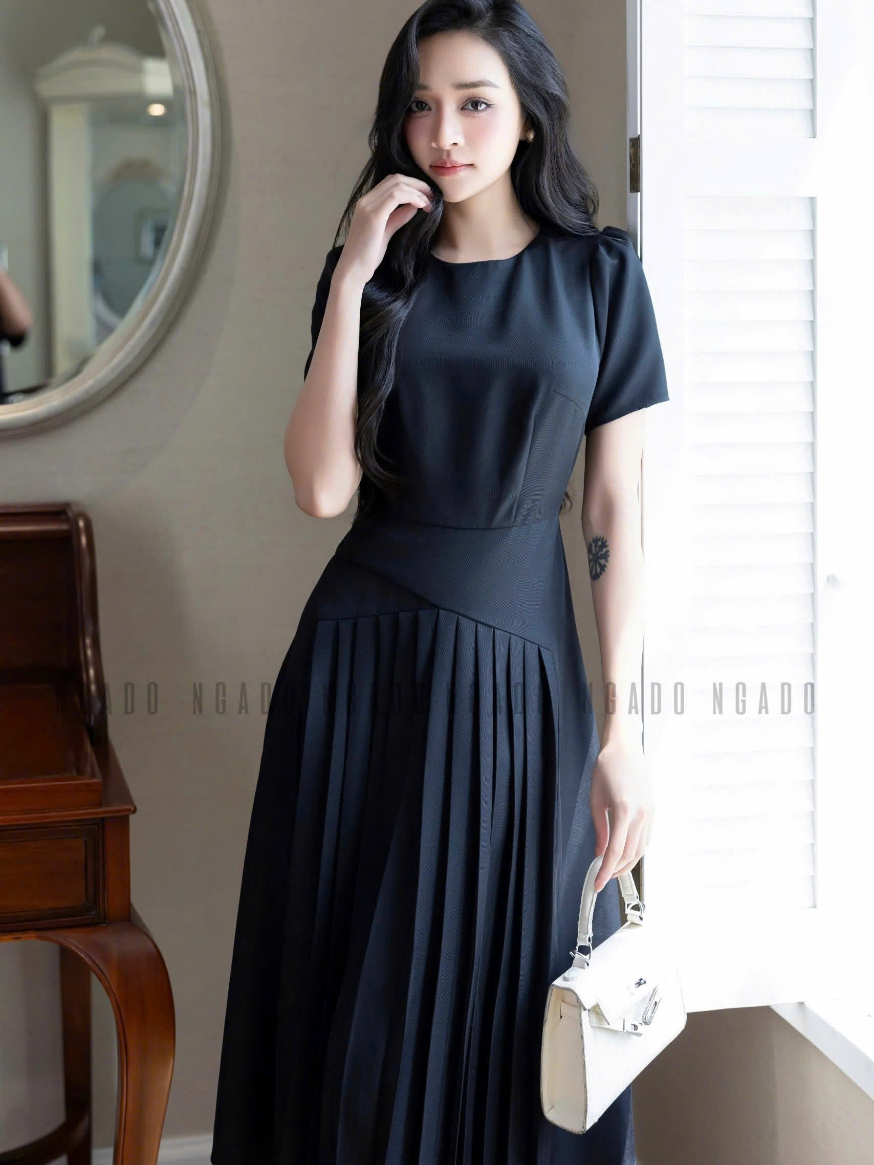 Đầm đen xếp ly cổ tròn NGADO , đầm thiết kế , đầm dự tiệc, công sở