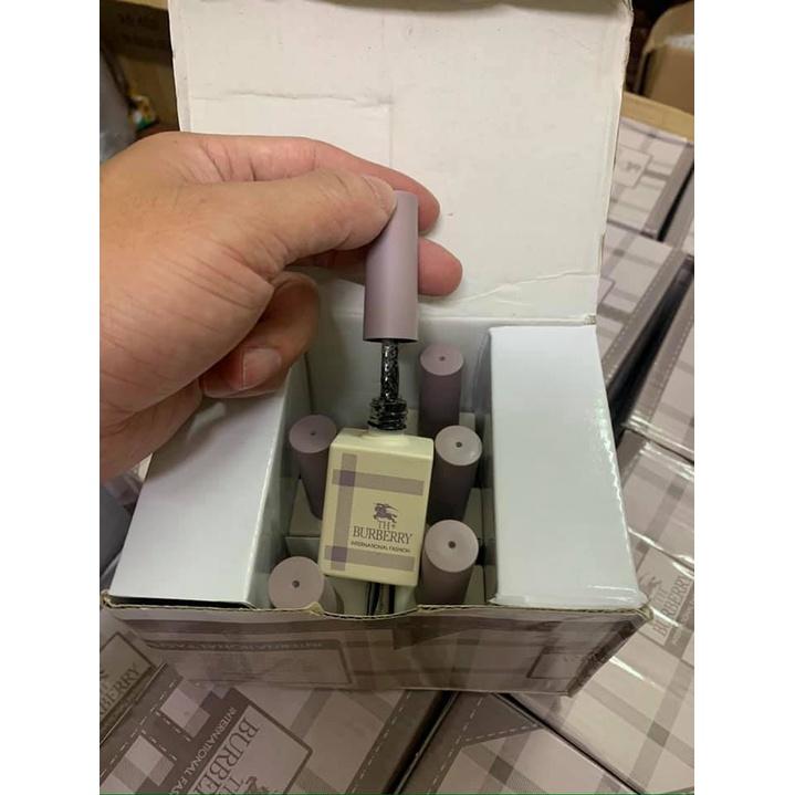 Sơn gel cho Burberry đen trắng
