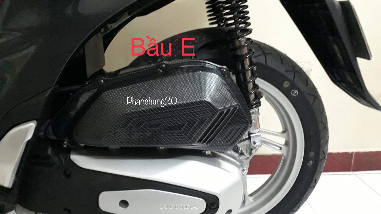 COMBO BỘ ỐP PHỤ KIỆN TRANG TRÍ DÙNG CHO ĐỜI XE SH 2020 2021 2022 2023 2024 - 125i 150i 160i CACBON ( 5 MÓN : CHE PÔ, BẦU E, KÉT NƯỚC, TAY DẮT, GÁC CHÂN LỚN )