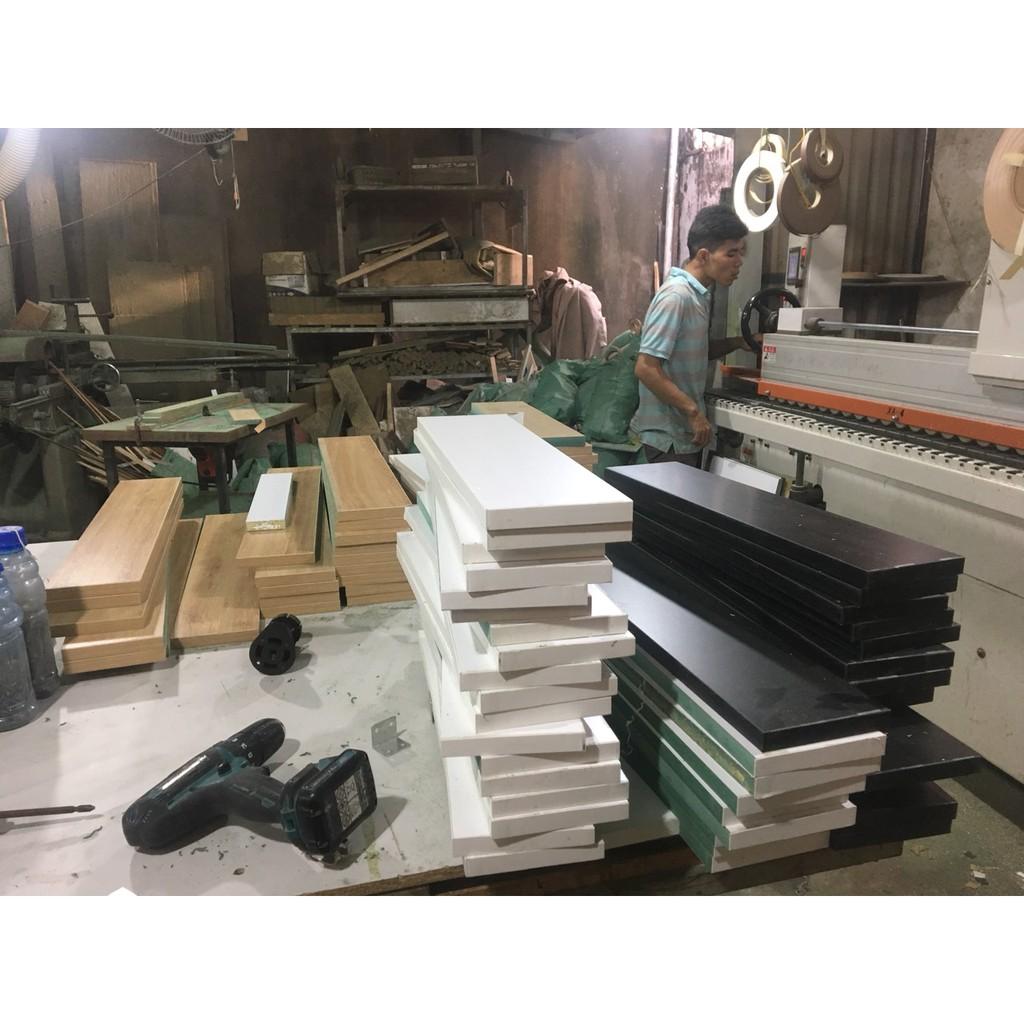 Kệ gỗ treo tường , kích thước 700x150mm, kèm phụ kiện lắp ráp.