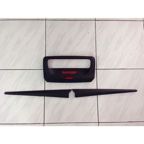 Ốp hõm cốp đen xe dành cho ford ranger 2013-2021