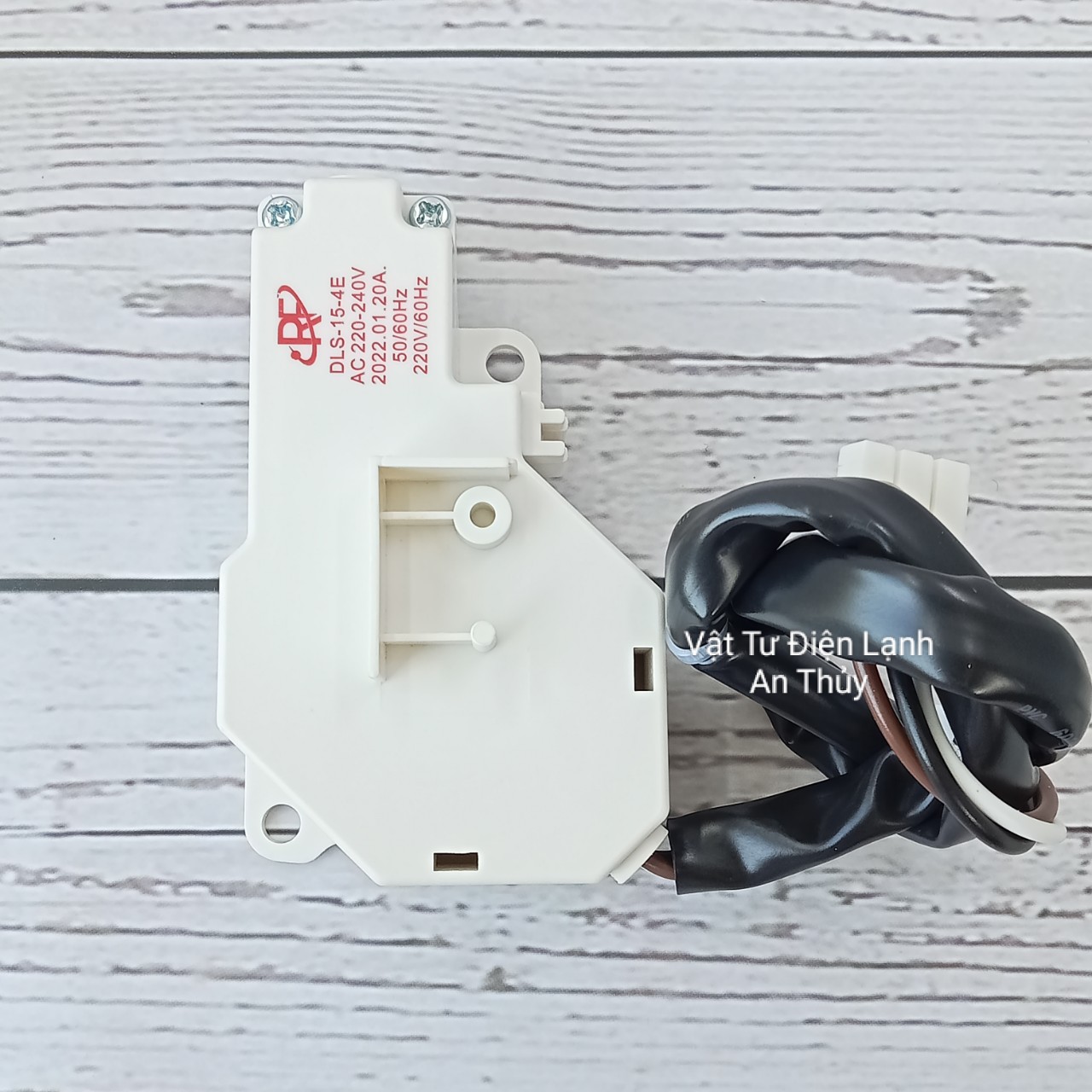 Công tắc khóa cửa máy giặt TOSHIBA cửa trên D980 3 chân 220V RF DLS-15-4E