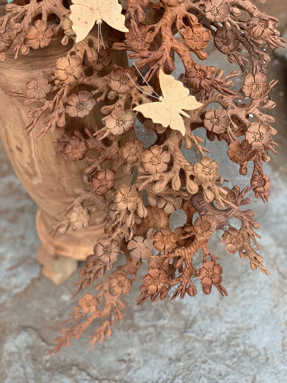 2 bình hoa mai lan phú quý phong thủy bằng gỗ hương kt cao 98×55×50cm đẹp long lanh