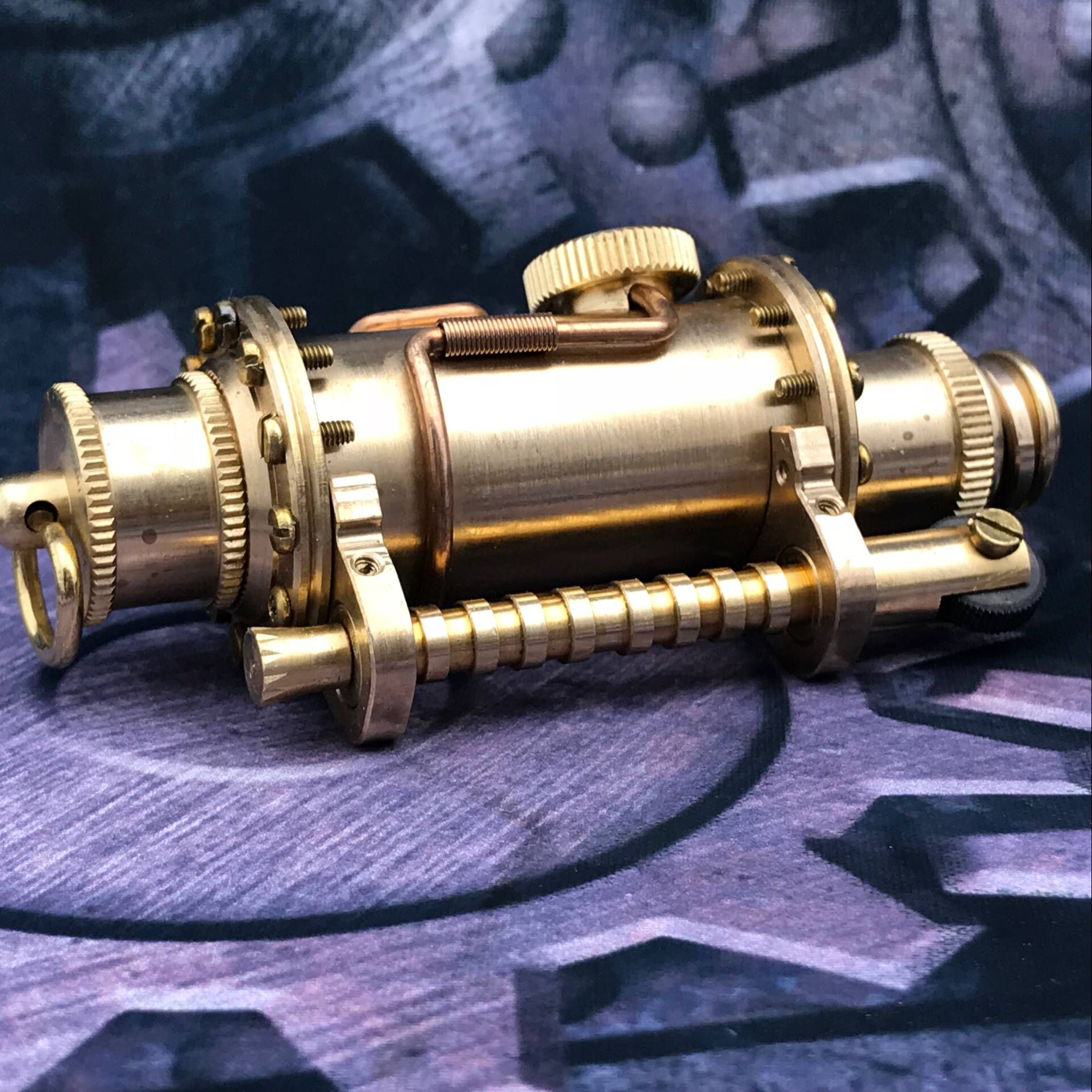 Vỏ Hột Quẹt Bật Lửa Xăng Đá Đồng Khối TC07 Thiết Kế Độc Lạ Màu Vàng - Dùng Xăng Bấc Đá Cao Cấp