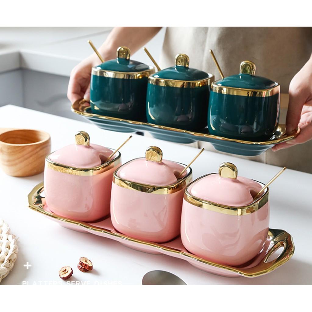 Lọ để gia vị. khay để gia vị. set 3 lọ để gia vị. hộp để gia vị bao gồm cả thìa. phụ kiện nhà bếp