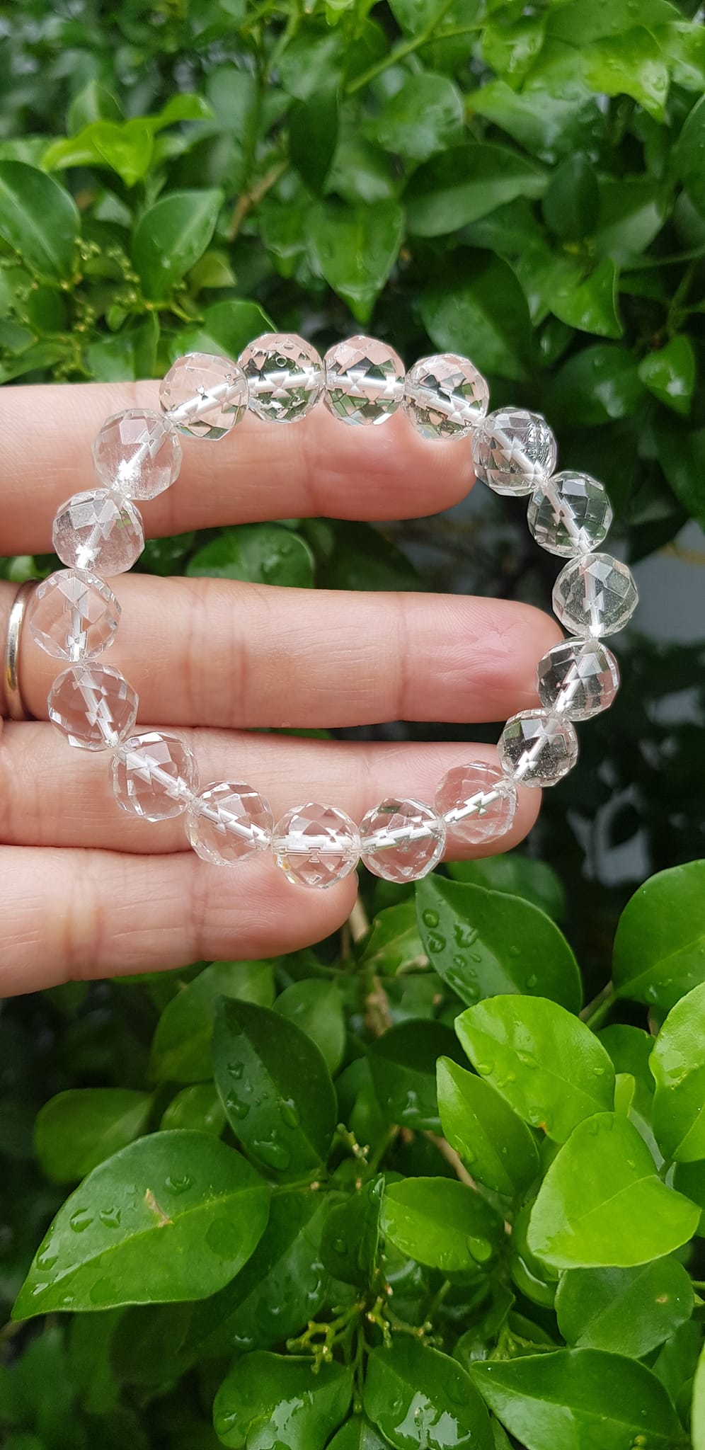 Vòng tay phong thủy nữ đá thạch anh trắng giác tự nhiên Size vòng 10mm Chất liệu đá thạch anh màu trắng tinh khôi giác đẹp ạ
