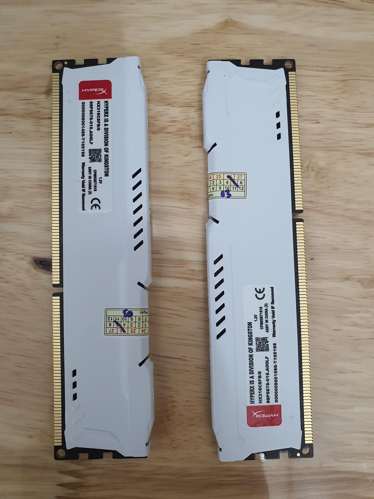 Bộ nhớ Ram KINGSTON 8G bus 1600 Hyper Fury White Red màu trắng đỏ cho PC máy tính bàn desktop bảo hành 3 năm