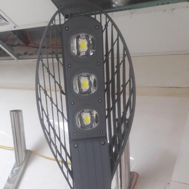 Đèn đường hình lưới 150w