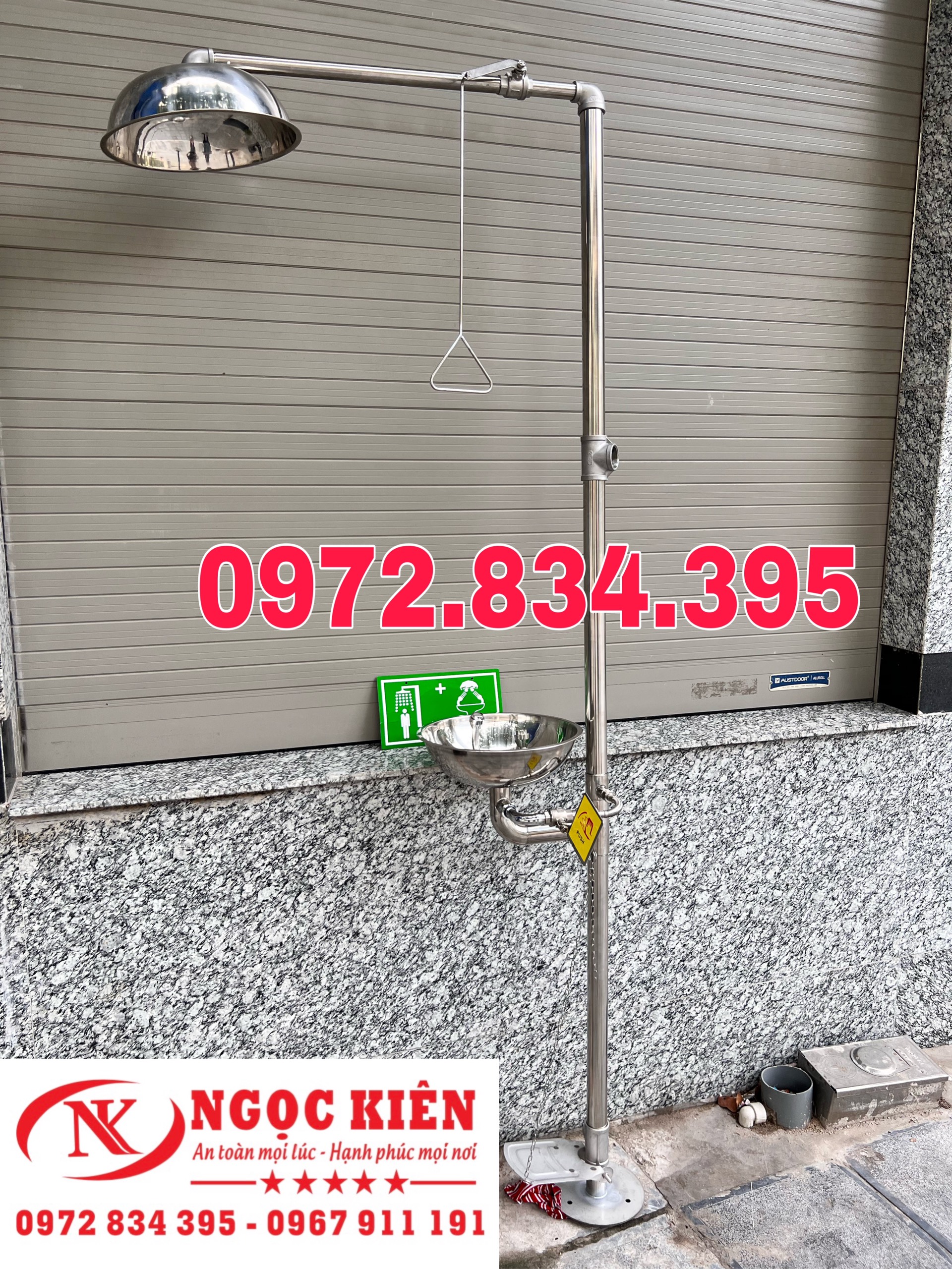 BỒN RỬA MẮT KHẨN CẤP GẮN TƯỜNG