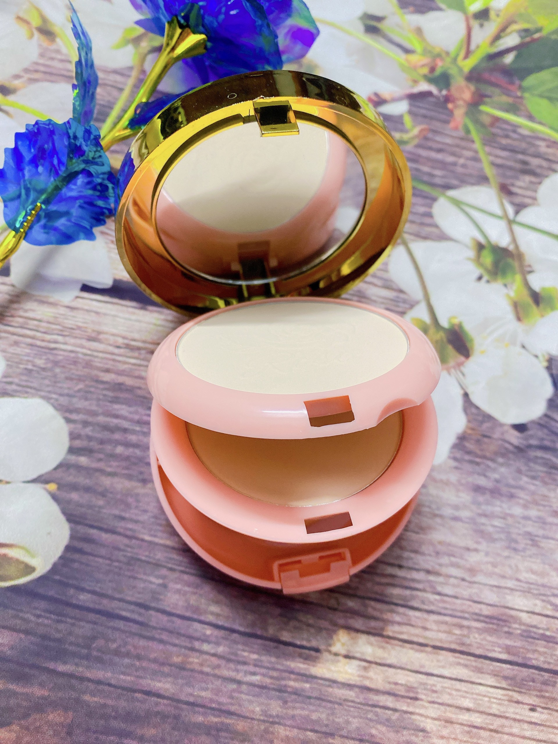 Phấn 2 Tầng Rose Karite’ Sẵn Bông Dặm, Gương Phấn Mịn Thiết Kế Đẹp