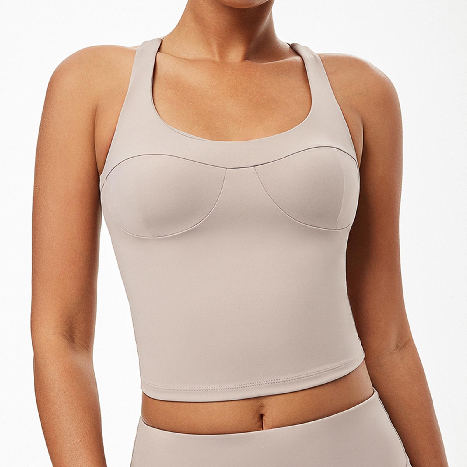 Áo tank top với chất liệu vải thân thiện với làn da, thiết kế lưng chéo gợi cảm và miếng lót không dây, giúp thoải mái khi tập thể thao