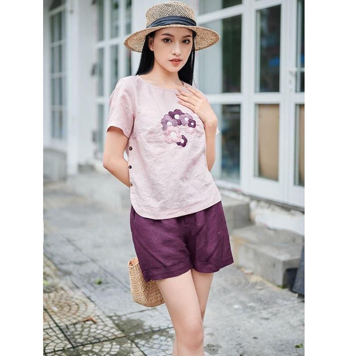 Bộ ngắn linen cổ tròn thêu hoa ngực kèm quần short trẻ trung ArcticHunter