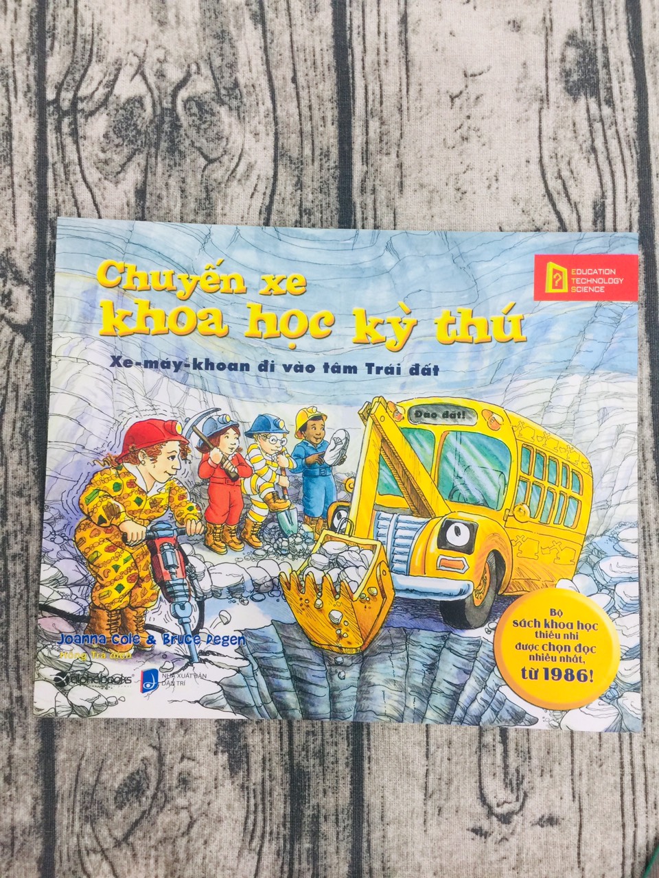 Chuyến xe khoa học kỳ thú: Xe máy khoan đi vào tâm trái đất