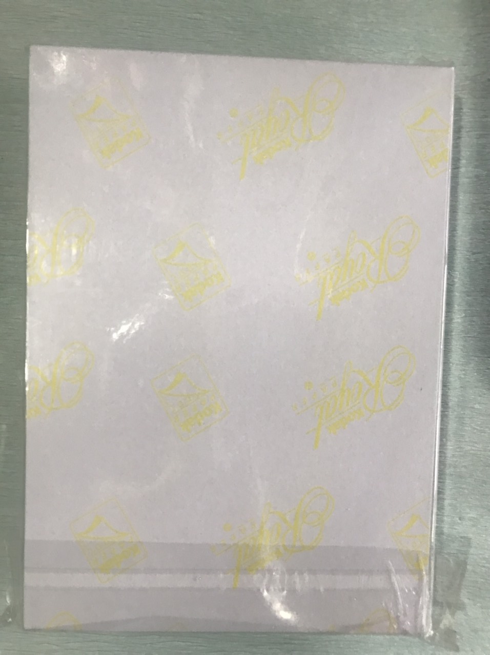 Giấy in ảnh cao cấp, in hình khổ 13x18 cm dày ĐL: 230gms 1 xấp =100 tờ