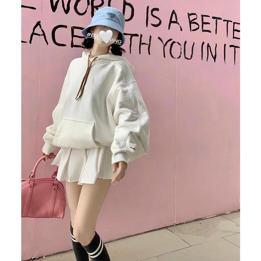 Set áo hoodie trắng có mũ kèm chân váy xếp ly ngắn năng động đồng phục hàn quốc