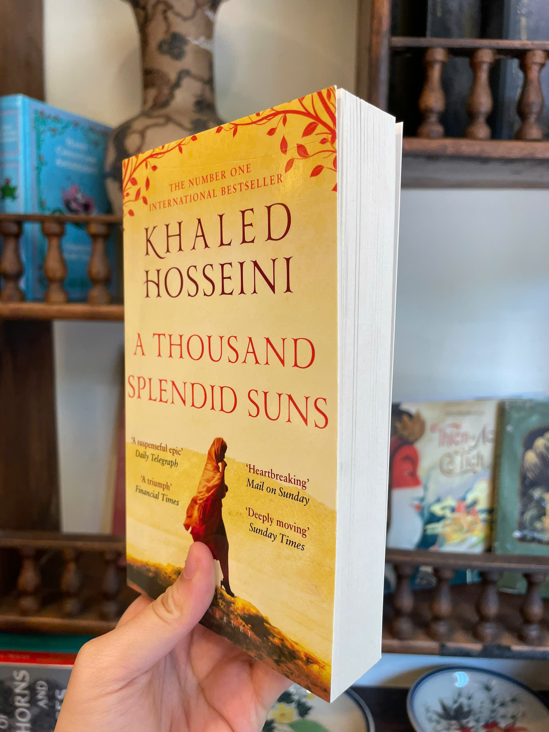 Sách - A Thousand Splendid Suns by Khaled Hosseini - Fiction/Historical Fiction book in English