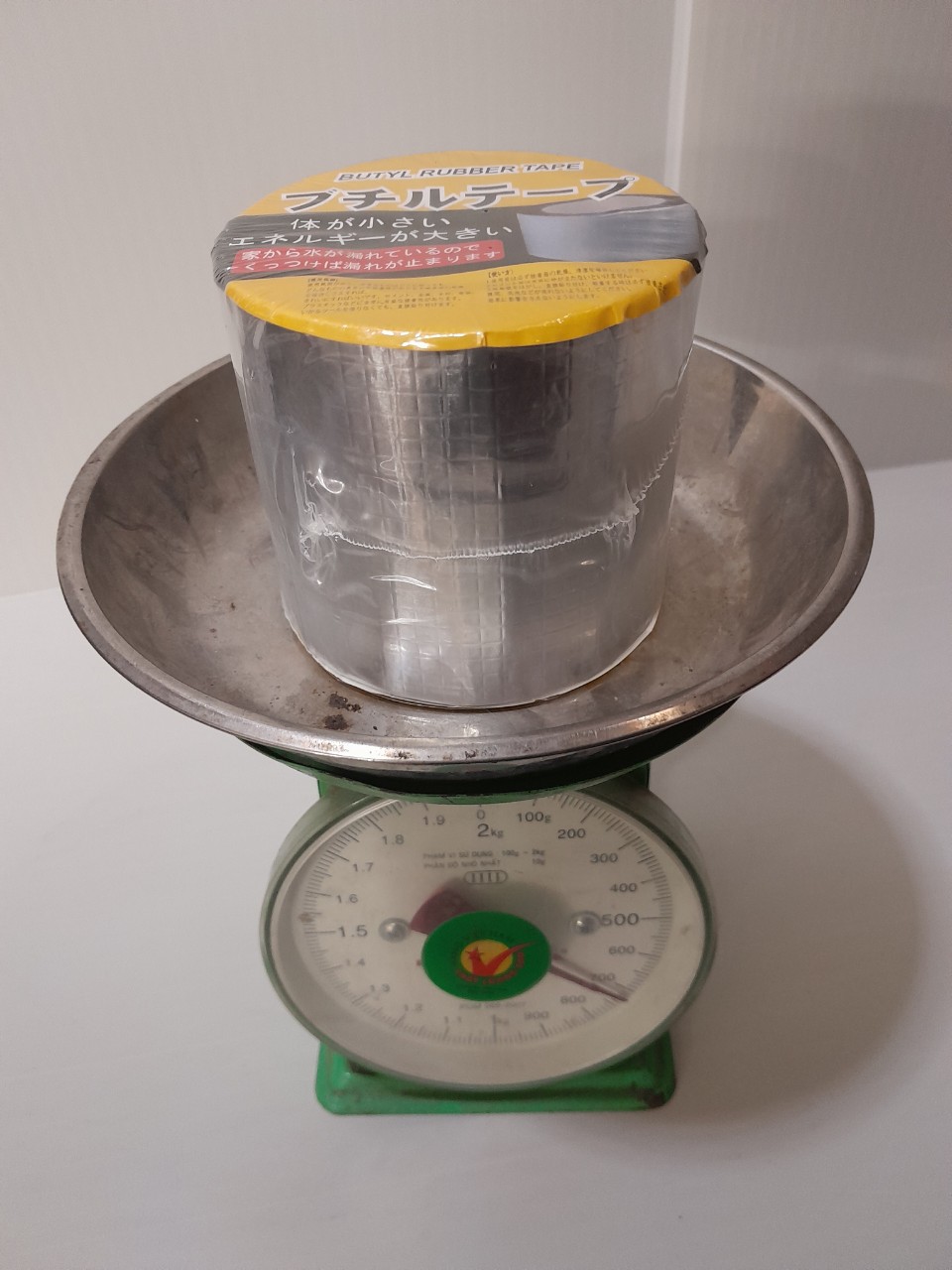 Băng keo chống dột bản 10cm, dài 5m, trọng lượng 0,7 Kg, keo dày, siêu dính, bám chắc trên mọi bề mặt vật liệu, hàng có sẵn giao ngay
